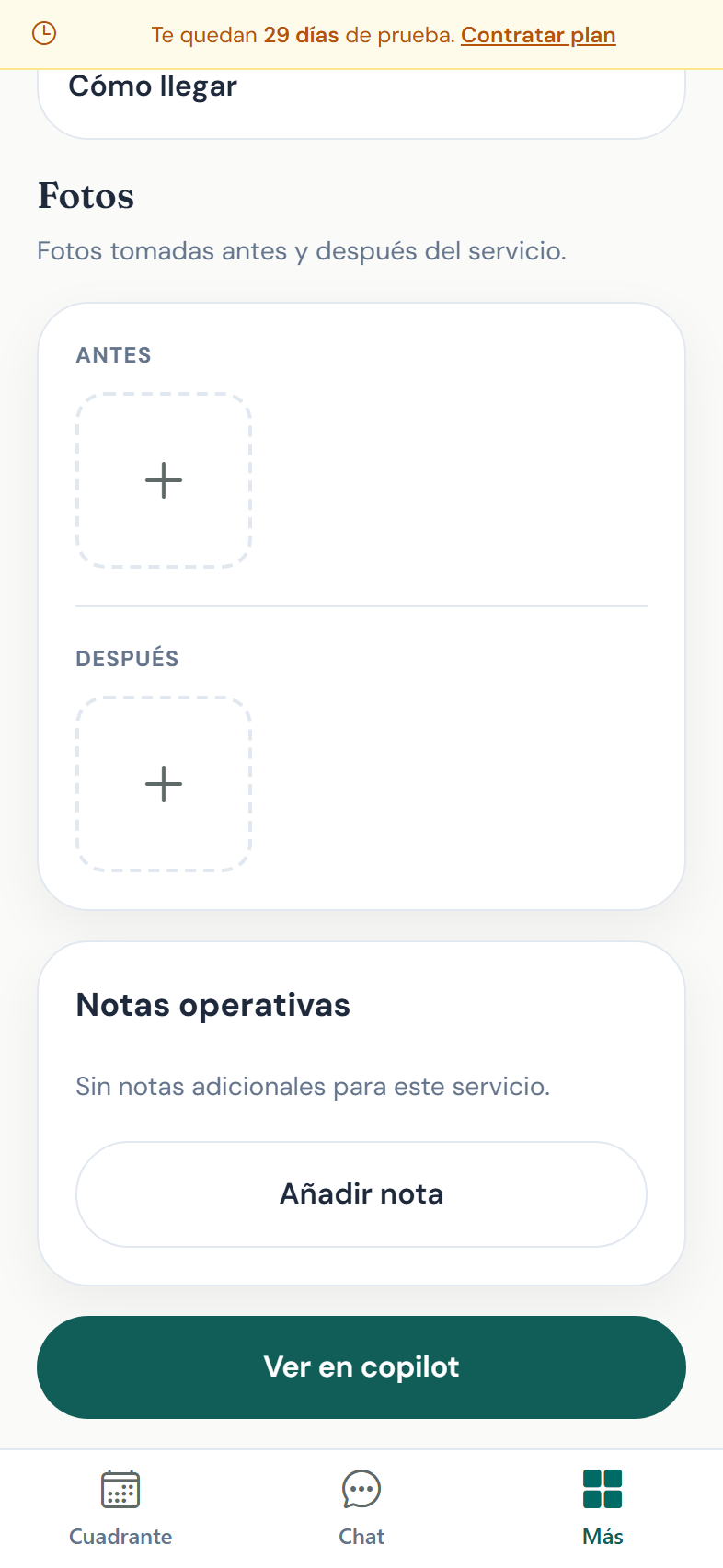 Bloque Fotos de la ficha de servicio en móvil con los slots Antes y Después listos para subir, y sección Notas operativas con botón Añadir nota.