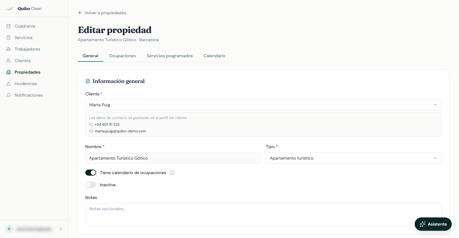 Ficha de edición de una propiedad turística con cuatro pestañas (General, Ocupaciones, Servicios programados, Calendario), datos de cliente y dirección, y el toggle 'Tiene calendario de ocupaciones' activado.